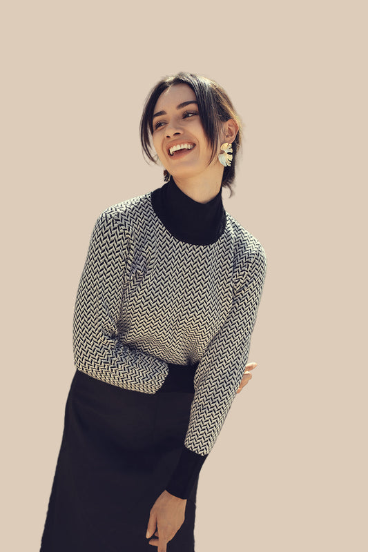 TIMELESS CONTRAST SWEATER