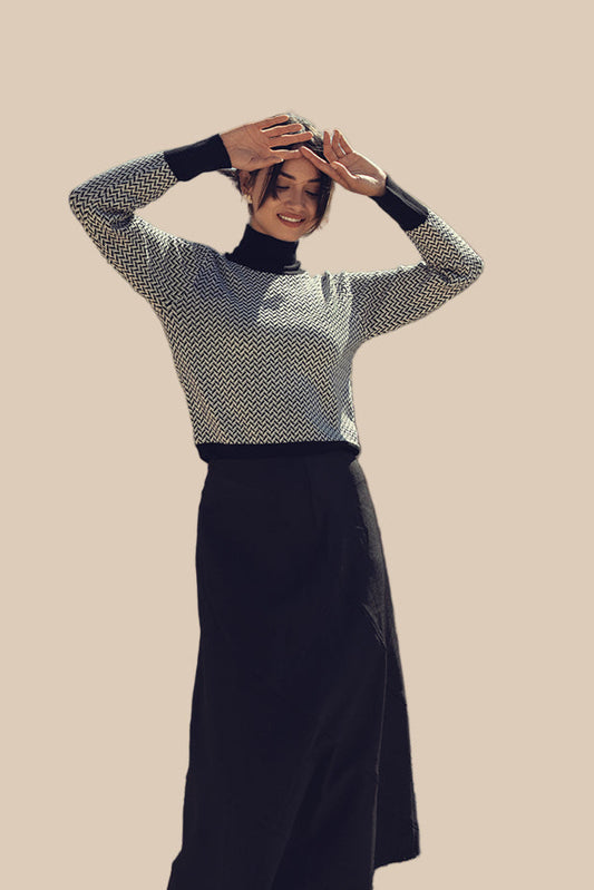 TIMELESS CONTRAST SWEATER