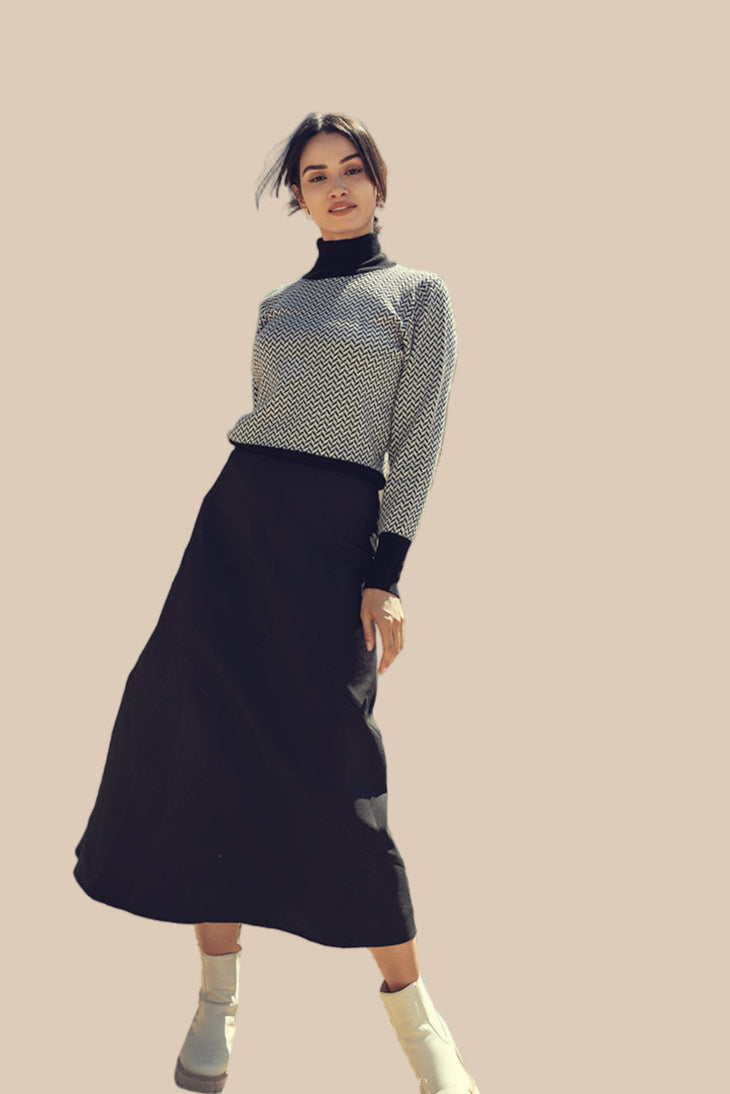 TIMELESS CONTRAST SWEATER